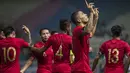 Striker Timnas Indonesia, Beto Goncalvez, merayakan gol yang dicetaknya ke gawang Myanmar pada laga persahabatan di Stadion Wibawa Mukti, Jawa Barat, Rabu (10/10). Indonesia menang 3-0 atas Myanmar(Bola.com/Vitalis Yogi Trisna)