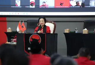 Presiden ke-5 RI sekaligus Ketua Umum PDI Perjuangan, Megawati Soekarnoputri dalam seminar bertajuk “Relevansi Gerakan Asia Afrika dalam Krisis Geopolitik Saat Ini” di Sekolah Partai, Lenteng Agung, Jakarta Selatan. (Liputan6/Winda Nelfira)