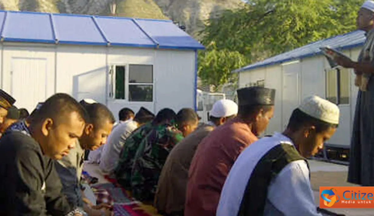 Citizen6, Haiti: Kegiatan Idul Adha 1432 H tetap dilaksanakan. Prajurit di Port Au Prince melaksanakan shalat Idul Adha berjamaah dengan imam dan khatib  Kapten Czi Saepudin. (Pengirim: Badarudin Bakri)