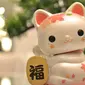 Kucing asal Jepang yang disebut Maneki Neko ini dipercaya mendatangkan keberuntungan dan kemakmuran.