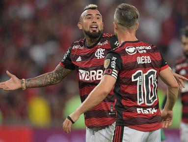 Sejak beberapa musim terakhir, Flamengo yang dikenal seagai klub pengekspor pemain-pemain berkualitas ke klub-klub di liga top Eropa menjelma menjadi klub yang menampung para pemain yang meninggalkan klub top Eropa untuk pulang kampung atau sekedar mencicipi aroma Liga Brasil. Berikut 5 pemain di antaranya. (AFP/Carl De Souza)