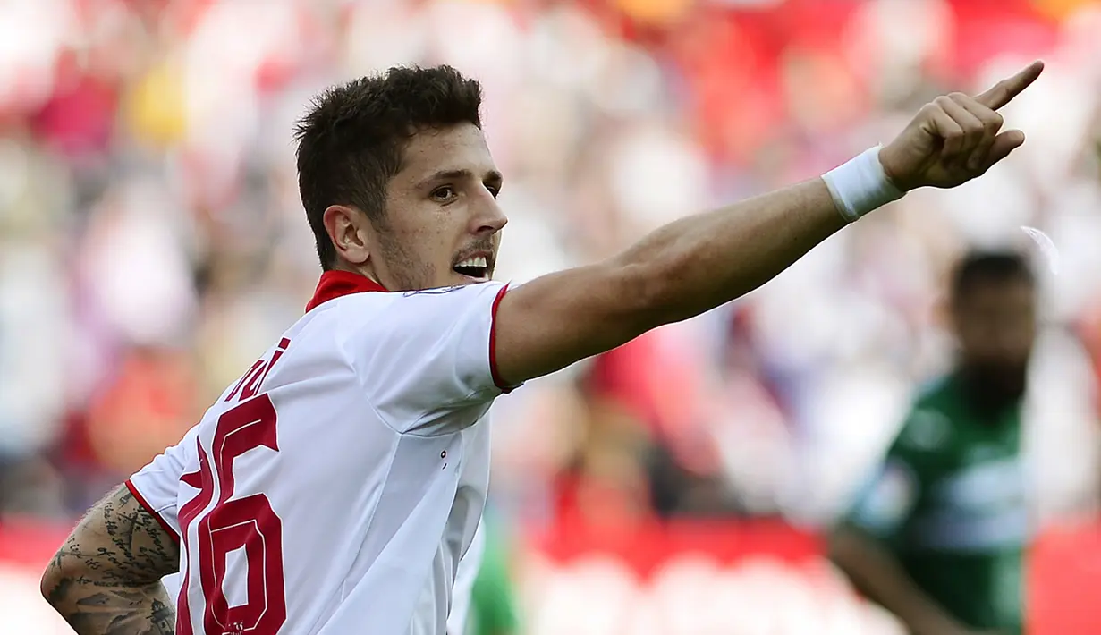 Penyerang Montenegro, Stevan Jovetic menyumbangkan tujuh gol bagi negaranya selama perhelatan kualifikasi Piala Dunia 2018. Jovetic pun masuk dalam deretan top scorer zona eropa pada peringkat ketujuh. (AFP/Cristina Quicler)