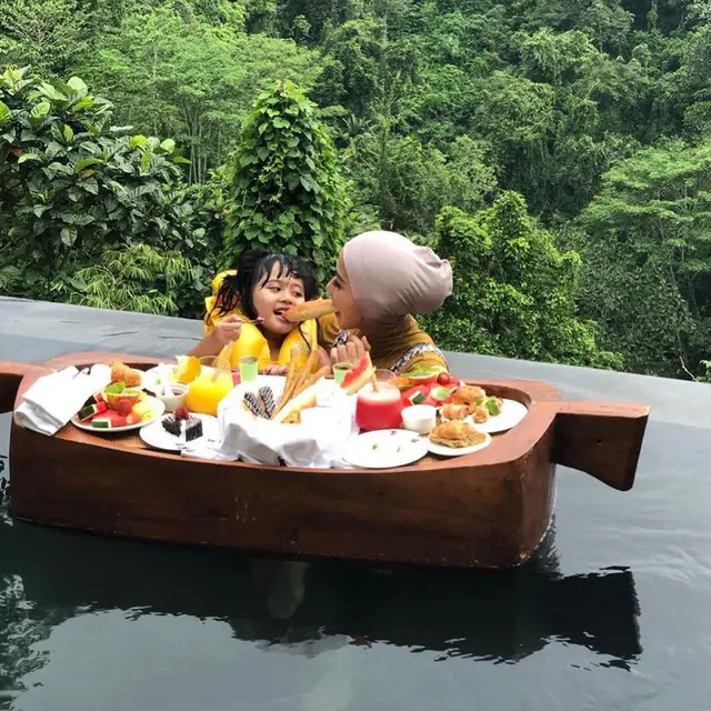 Momen liburan Venna Melinda di Bali. (Sumber: Instagram/vennamelindareal)