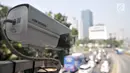 CCTV sistem Electronic Traffic Law Enforcement (ETLE) terpasang di JPO Jalan Medan Merdeka Barat, Jakarta, Senin (1/7/2019). Dengan adanya CCTV ini, pelanggaran lalu lintas diharapkan dapat turun. (merdeka.com/Iqbal Nugroho)