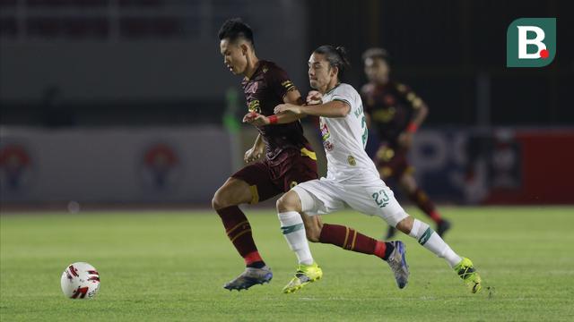 FOTO: Irfan Jaya Bawa PS Sleman Unggul di Babak Pertama saat Melawan PSM Makassar