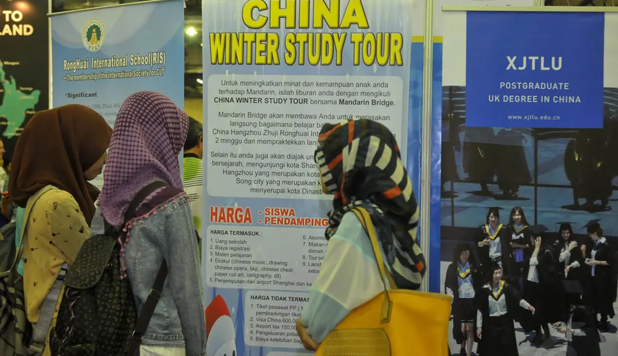 Di dalam pameran ini, peserta juga bisa mengikuti tes beasiswa yang digelar sejumlah negara atau universitas, Jakarta, (3/10/14). (Liputan6.Com/Johan Tallo)