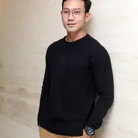 Denny Sumargo di preskon film Kartini. (Nurwahyunan/Bintang.com)