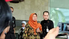 Anggota DPR dari Fraksi Hanura Soemintarsih Muntoro meninggalkan Gedung KPK, Jakarta, Rabu (27/8/14). (Liputan6.com/Andrian M Tunay)