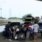 Jalan di kawasan Tanjung Priok berlumpur dan sangat licin, hingga Taman Nasional Way Kambas yang mengalami kekeringan.