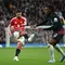 Video Bruno Fernandes Ngacir Tinggalkan Old Trafford Usai MU Ditahan Tottenham Viral, Tampak Kesal
