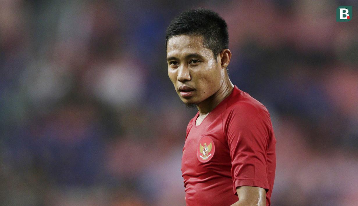 Evan Dimas tergabung dalam tim sepak bola Jawa Timur pada PON Riau 2012. Walaupun tak mampu membawa timnya lebih jauh, Bakat Evan Dimas mulai tercium. Ia akhirnya tergabung dalam Timnas U-19 asuhan Indra Sjafri dan dipercaya menjadi kapten di skuatnya. (Bola.com/M. Iqbal Ichsan)