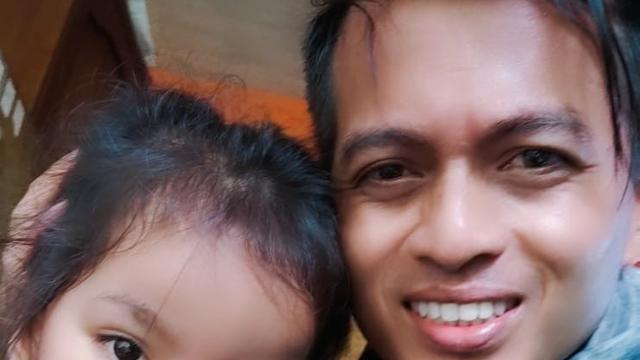 Mahfudin bersama putri kecilnya