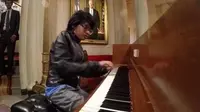 Joey Alexander Foto Bareng Nomine Tertua Grammy Awards 2017