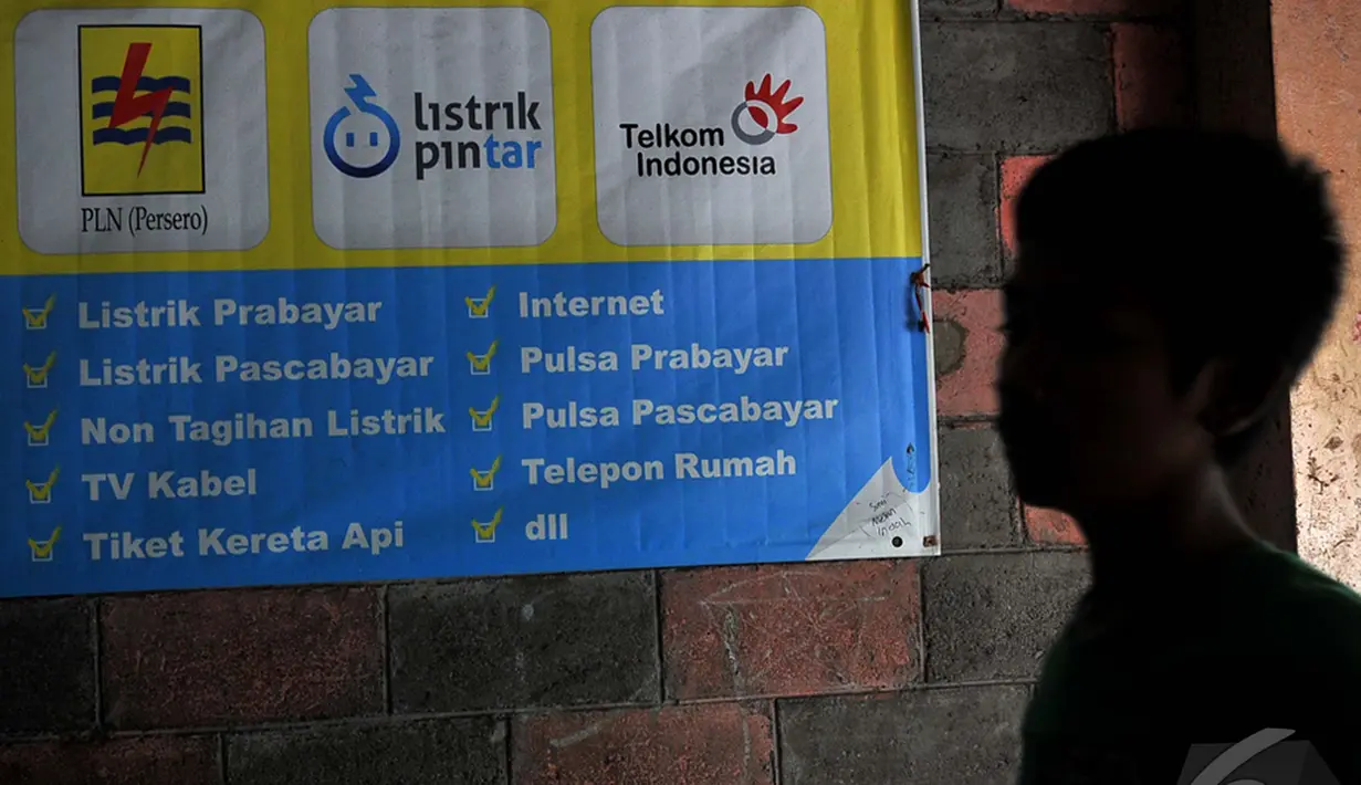 Pemerintah menunda kenaikan tarif bagi dua golongan rumah tangga R1 dengan daya 1.300 VA dan R1 berdaya 2.200 VA, Jakarta, Jumat (9/1/2015). (Liputan6.com/Johan Tallo)