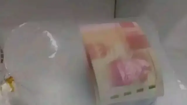 6 Potret Benda Nyeleneh di Dalam Es Batu Ini Bikin Heran, Enggak Habis Pikir