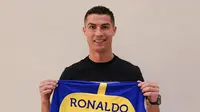 Cristiano Ronaldo rencananya akan menjalani laga debut di Al Nassr pada 14 Januari 2023. Bintang asal Portugal itu akan diturunkan saat melawan sang pemimpin klasemen Liga Arab Saudi, Al Shabab. (AFP/Al Nassr Football Club)