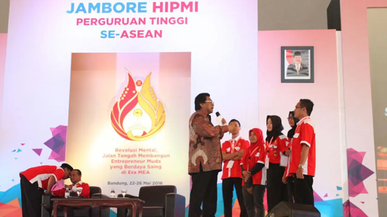 Mahasiswa Ucapkan Ikrar Untuk Melaksanakan Empat Pilar