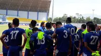 Persib saat sesi latihan. (Bola.com/Erwin Snaz)