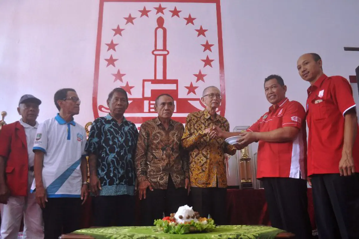 Persis Solo