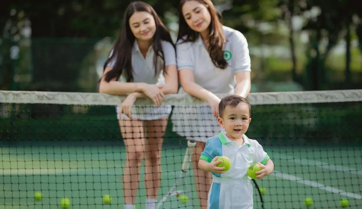 DIketahui beberapa waktu belakangan, baik Nagita maupun Gege rutin melakukan olahraga tenis. [Foto:  IGraffinagita1717/gegeelisa94].