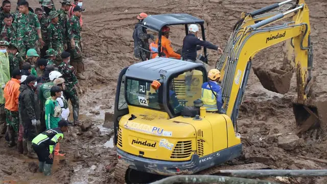 Tim SAR Gabungan Perluas Area Pencarian Korban Longsor Cisarua Bandung Barat