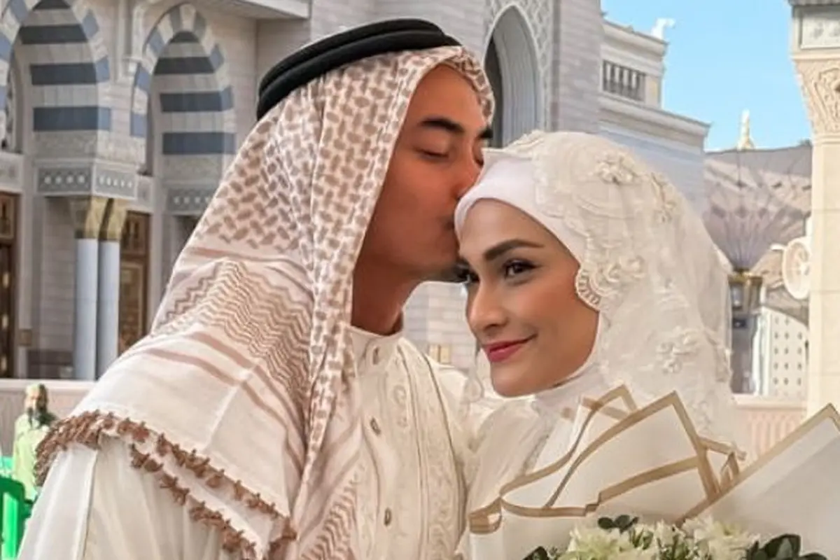 Putri Zulhas dan Zumi Zola resmi menikah di Arab Saudi