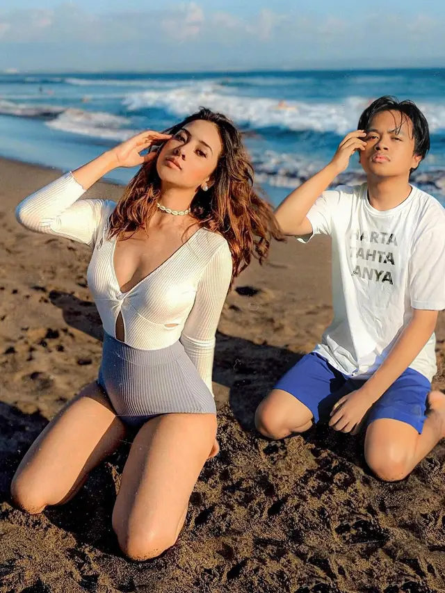 6 Editan Foto Pria Bareng Anya Geraldine Ini Halu Banget Kocak Hot