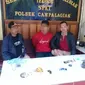 Polisi menahan terduga pelaku begal payudara santri di Polewali Mandar. (Foto: Liputan6.com/Isitimewa/Rajab Umar)