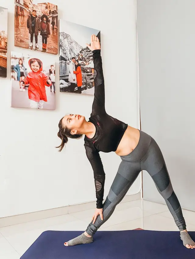 Tetap Aktif Olahraga, Ini 6 Potret Chelsea Olivia Yoga saat Hamil