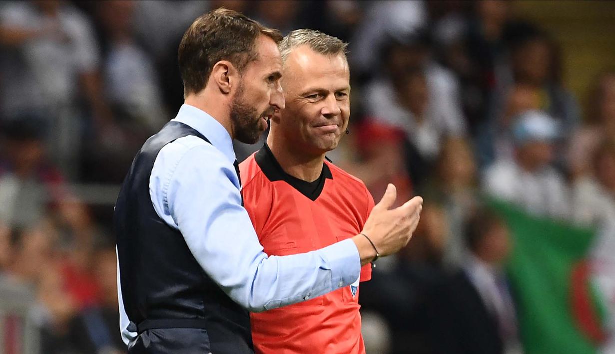 Pria yang dijuluki wasit terkaya di dunia itu ditugaskan untuk memimpin final Euro 2020 pertama Inggris. Kabar bagus buat The Three Lions, mereka lebih sering menang saat dipimpin oleh Bjorn Kuipers. (Foto: AFP/Franck Fife)
