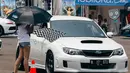 Puluhan penggemar kendaraan mewah beradu keterampilan dalam Supercar Experience di Jakarta, Sabtu (1/11/2014). (Liputan6.com/Faizal Fanani)