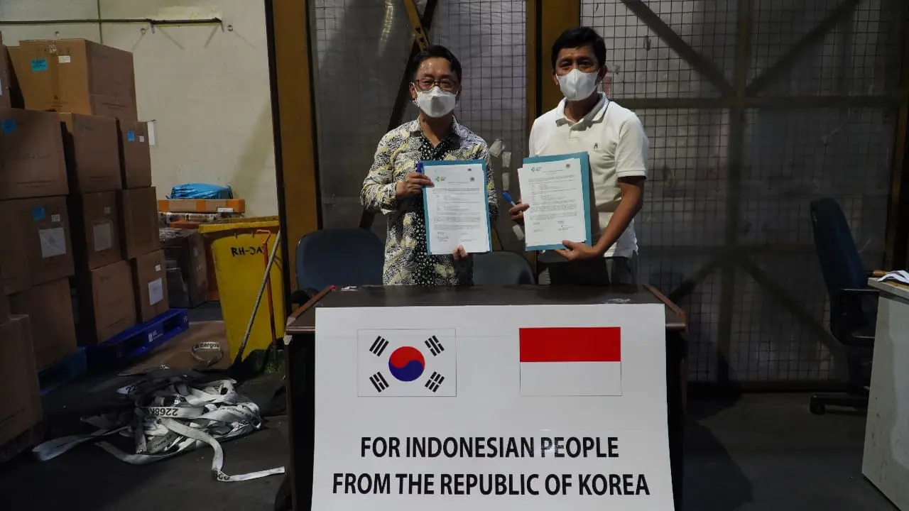 Penyerahan konsentrator oksigen dari Korea Selatan  (Dok Kedutaan Besar Korea di Indonesia)