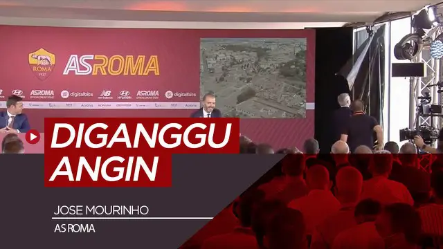 VIDEO: Diganggu Angin Saat Konferensi Pers, Ini yang Dilakukan Jose Mourinho