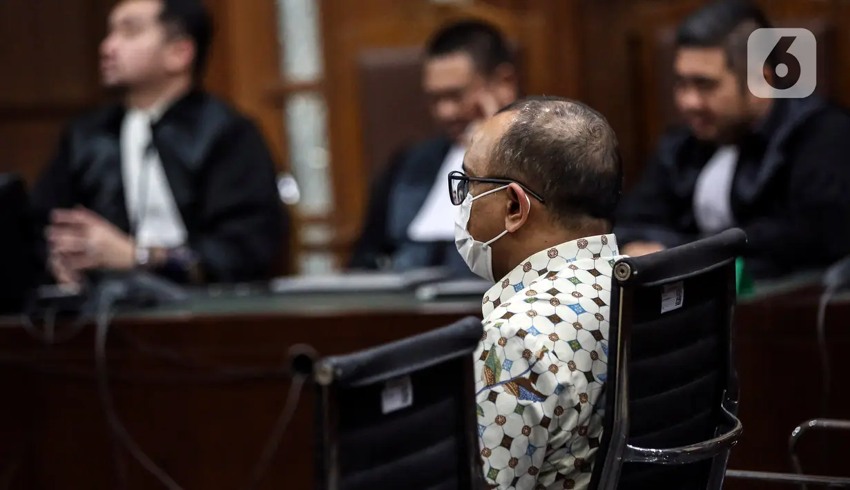 Hakim Fahzal menjelaskan eksepsi atau nota keberatan Anang Achmad Latif yang mempertanyakan kerugian negara merupakan bagian pokok perkara dan harus diuji lebih lanjut dalam persidangan. (Liputan6.com/Johan Tallo)