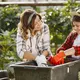 Padahal, ada satu aktivitas sederhana yang bisa jadi momen berharga sekaligus menyenangkan untuk anak, yaitu berkebun. [Dok/freepik.com/prostooleh]