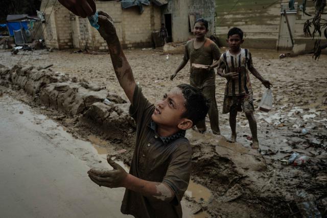 Gangguan Kesehatan Hantui Anak-anak Korban Bencana Banjir Bandang Sumatera