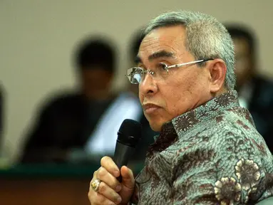 Bupati Kutai Timur Isran Noor bersaksi untuk terdakwa Anas Urbaningrum di Pengadilan Tipikor, (1/9/14).(Liputan6.com/Faisal R Syam)