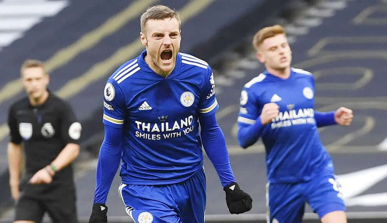 Jamie Vardy - Bintang Leicester ini juga pernah merasakan pahitnya kehidupan mulai dari ditolak klub hingga menjadi buruh pabrik. Namun berkat pengorbanan dan kerja keras akhirnya Vardy berhasil meraih kesuksesan bersama The Foxes. (Andy Rain/ Pool via AP)