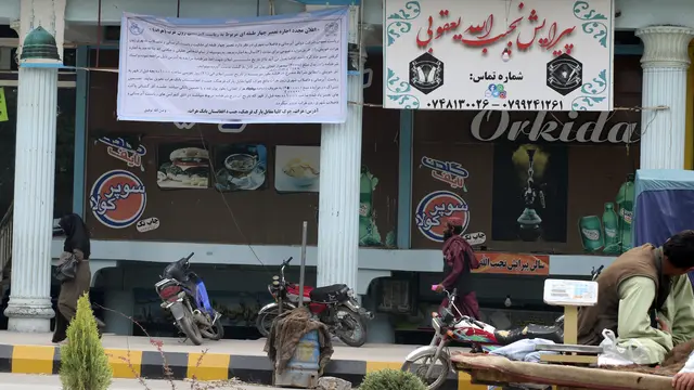 Taliban Larang Perempuan Makan di Restoran