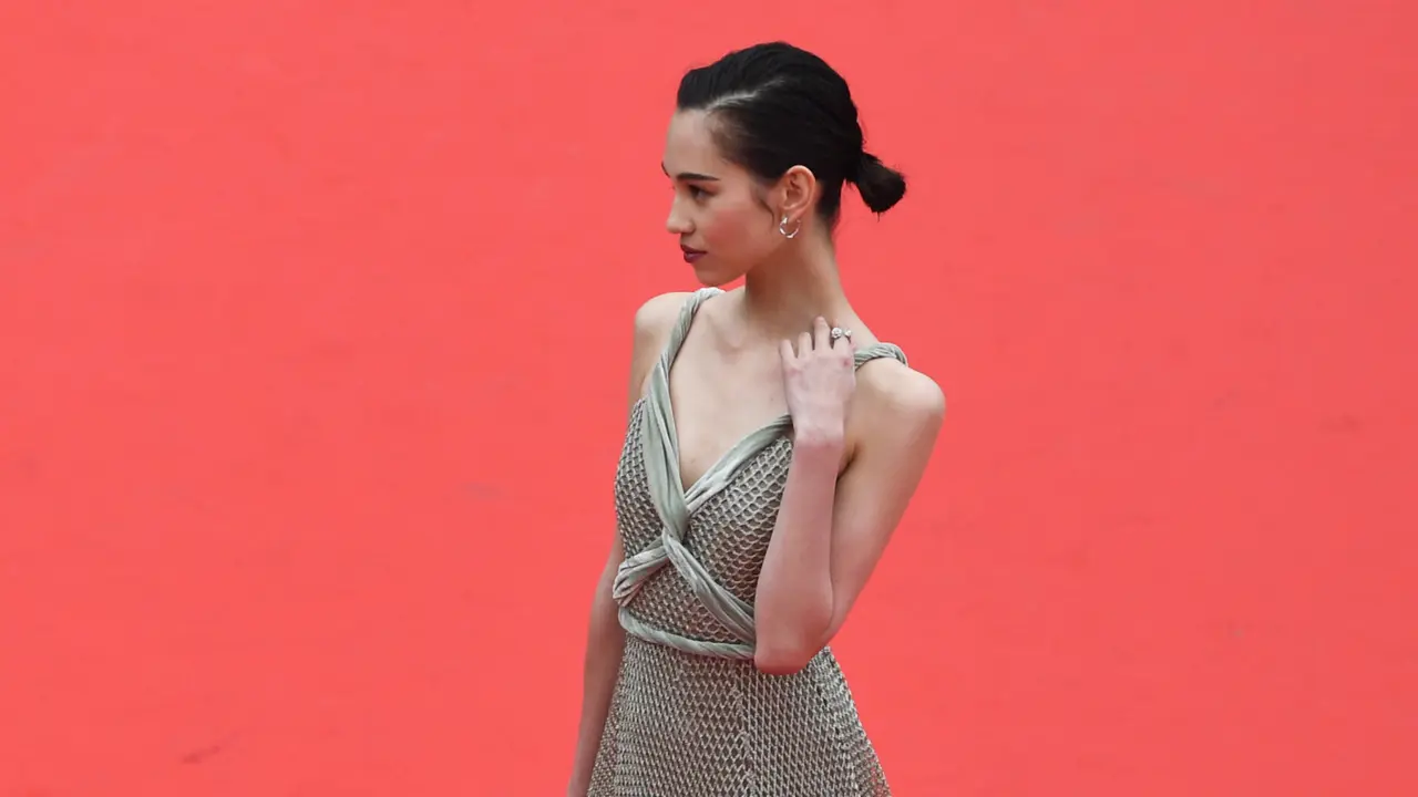 Model Cantik Kiko Mizuhara Curi Perhatian di Festival Film Cannes