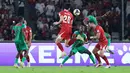 Pemain Timnas Indonesia, Elkan Baggott menyundul bola ke gawang St Kitts and Nevis dalam laga semifinal FIFA Series 2026 di Stadion Utama Gelora Bung Karno (SUGBK), Senayan, Jakarta, Jumat (27/03/2026). (Bola.com/M Iqbal Ichsan)
