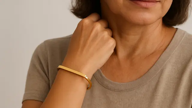 Gelang Emas Model Klasik Palang untuk Ibu-Ibu 40 Tahun ke Atas/Ilustrasi gambar oleh AI