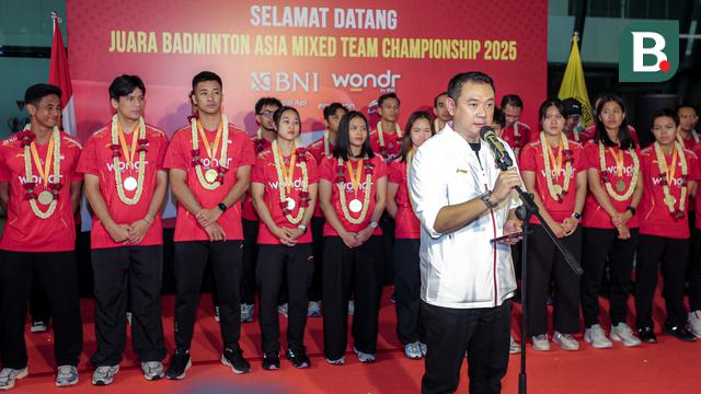 Foto: Torehkan Sejarah Baru, Tim Bulu Tangkis Indonesia Dapat Sambutan Meriah setelah Mendarat di Tanah Air