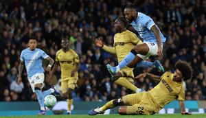 Manchester City berhasil memetik kemenangan penting saat menjamu Crystal Palace untuk tetap memanaskan persaingan juara Liga Inggris 2025/2026 pada Rabu (13/05/2026) waktu setempat. (AFP/Darren Staples)
