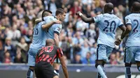 James Milner mencetak gol kelima Manchester City (Reuters/Andre Yates)