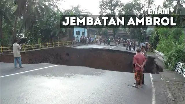 Jembatan yang menghubungkan jalan menuju Jawa Barat dan Jawa Tengah di Kota Banjar Jawa Barat Ambrol. Akibatnya akses jalan menuju Jabar dan Jateng Terputus