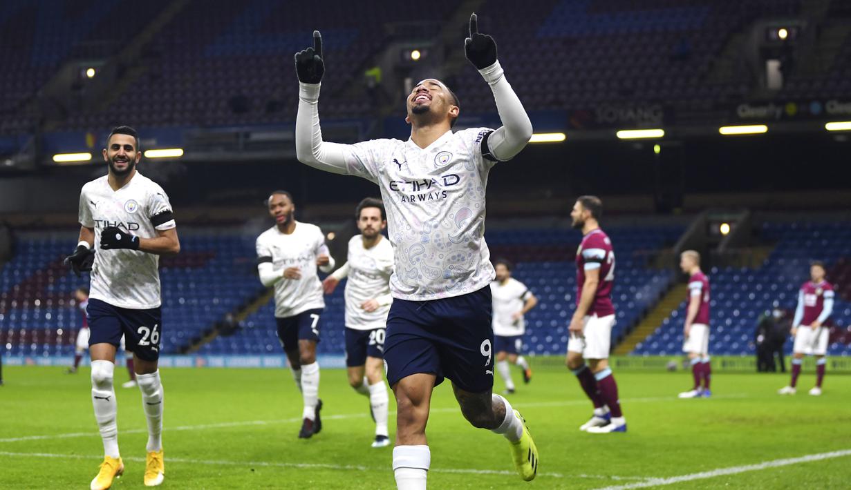 Manchester City melanjutkan tren positif dengan menaklukkan Burnley dua gol tanpa balas dalam laga Premier League 2020/21 pekan ke-22 yang dihelat di Turf Moor, Kamis (4/2/2021). (Gareth Copley/Pool via AP)