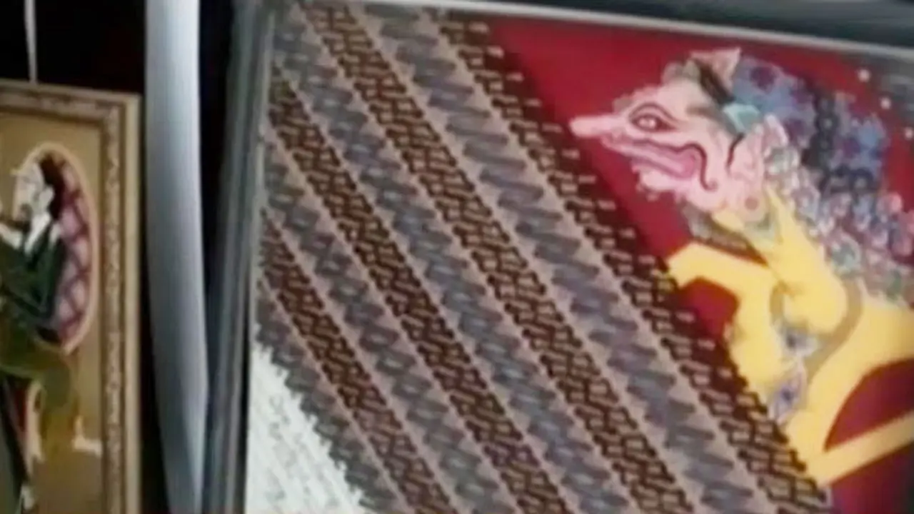 Indahnya Seni Batik di Atas Kaca dan Batik Karikatur