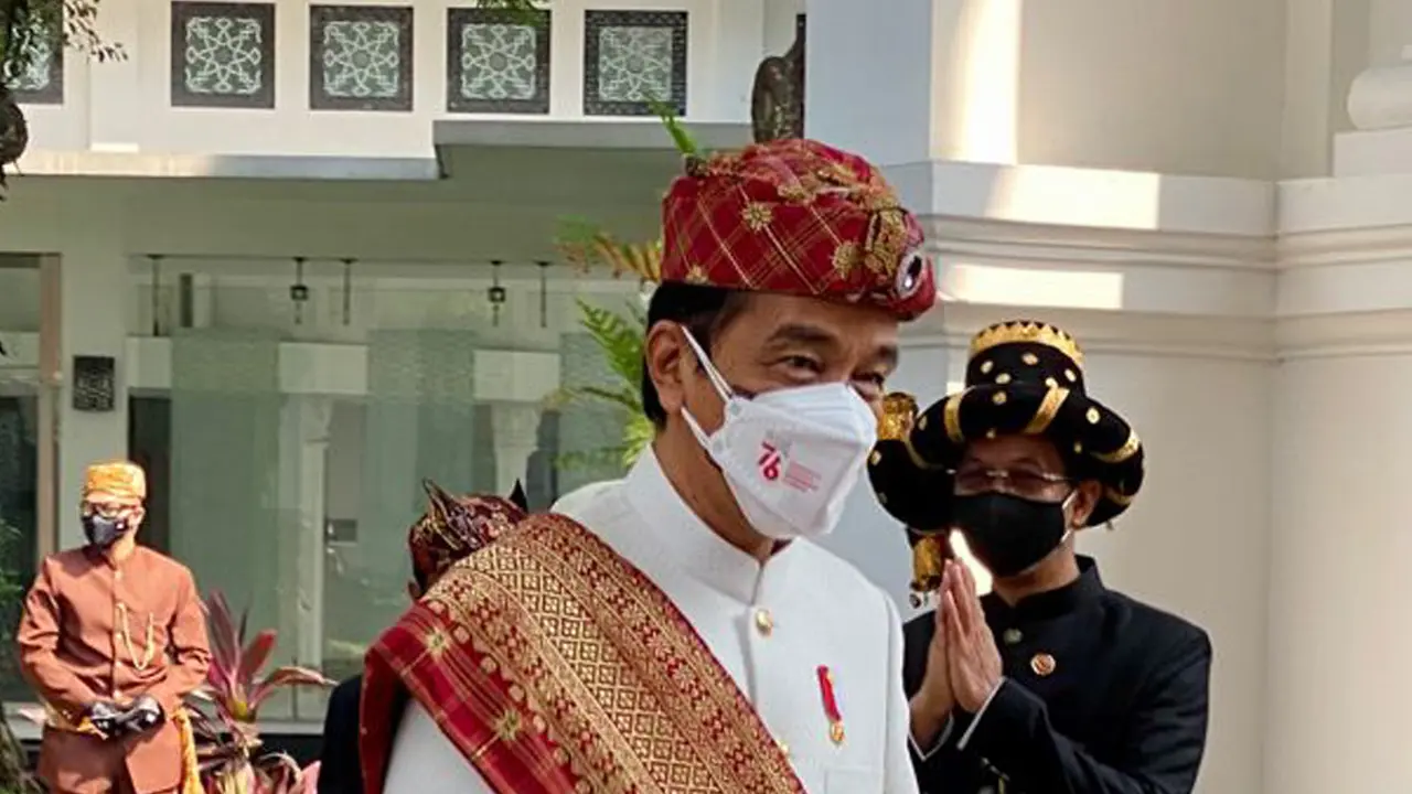 HUT ke-76 RI, Presiden Jokowi dan Iriana Kenakan Pakaian Adat Lampung