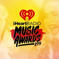 Siapa saja pemenang penghargaan iHeartRadio Music Awards 2016? Simak daftar lengkapnya di bawah ini.